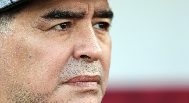 Maradona ricoverato in ospedale in Argentina: «Ha problemi gastrici»