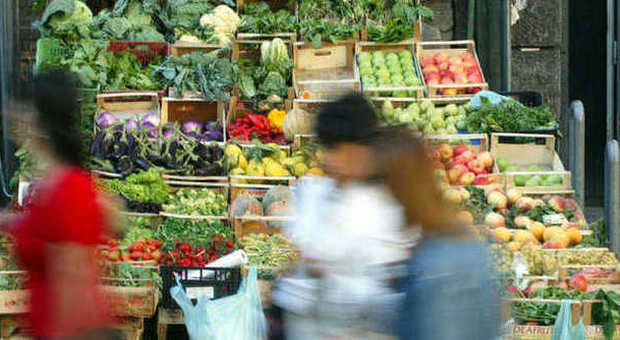 Istat: consumi famiglie indietro di 10 anni. Giù quantità e qualità cibo