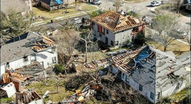 Usa, violento tornado in Oklahoma: palazzi abbattuti e strade coperte di macerie