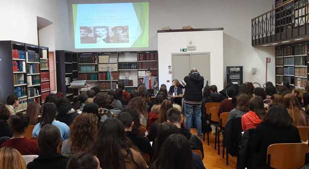 Al Liceo Linguistico di Rieti consegna dei diplomi Dele