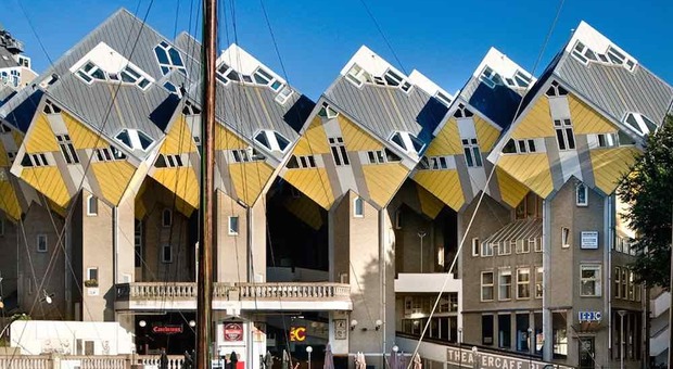 Rotterdam, l’ostello ha la forma di un dado inclinato: ecco lo “Stayokay”