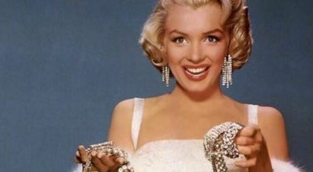 Marilyn Monroe, polemica per la statua che “promuove upskirting e misoginia”