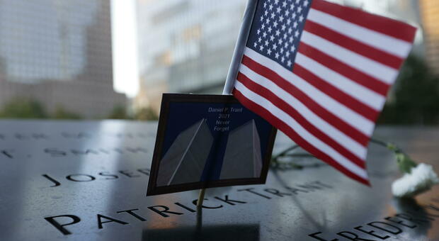 11 settembre, un minuto di silenzio a New York: poi letti i nomi di tutte le vittime