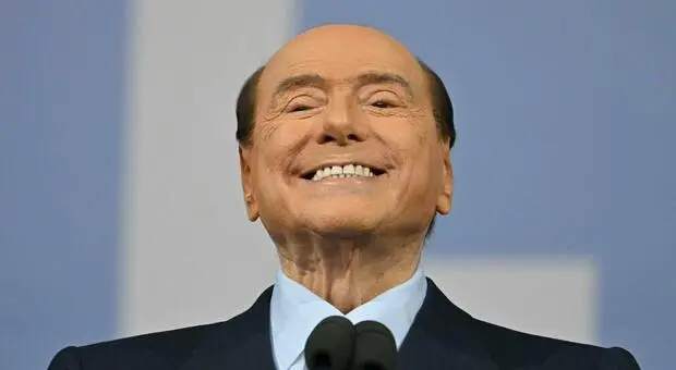 Berlusconi, dal tumore alla prostata all'«l'infernale malattia»: tutti i guai di salute del Cav