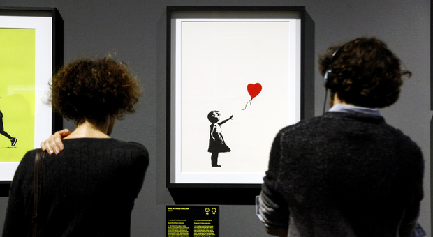 Banksy, chi è davvero? La possibile svolta: «Deve apparire in tribunale, la sua identità sarà svelata»