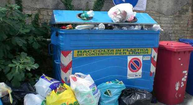 Gettare rifiuti nei cassonetti? Soltanto con la tessera sanitaria