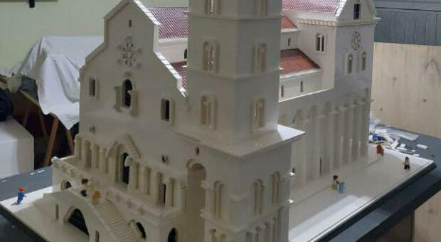 Ottantamila mattoncini Lego e tanto lavoro: la Cattedrale di Trani è alta poco più di due metri