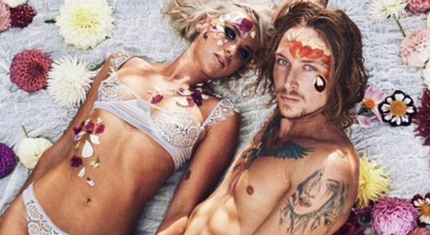 Mitch e Sally e le foto hot su Instagram: "Il sesso è bellissimo"
