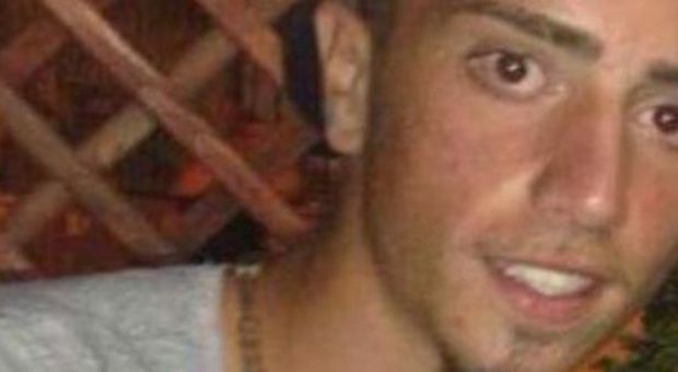 Ragazzo ucciso a Torre del Greco, arrestato il padre dell'omicida: ha fatto trovare la pistola