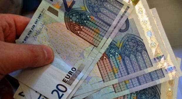 Secondigliano, sorpresi con 5700 euro in banconote false