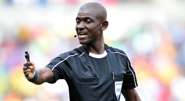 Arbitro radiato dalla Fifa, inventò un rigore contro Koulibaly e manipolò il risultato di Sudafrica-Senegal