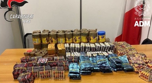 Fiumicino, maxi sequestro all'aeroporto: in un bagaglio trovati 7 mila farmaci anti-Covid tossici