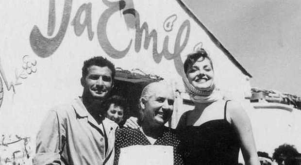 Virna Lisi con Marisa Dubbini e Erno Crisa a Portonovo nel 1957