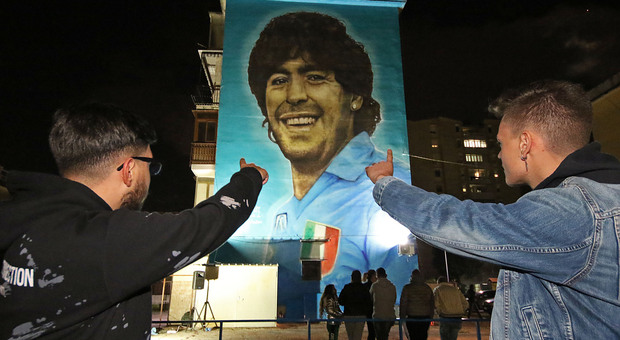 Maradona, a Miano un murale da record: «È il più grande del mondo»