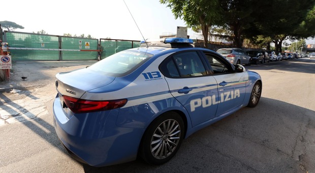 Napoli, controlli polizia a San Giovanni e Barra