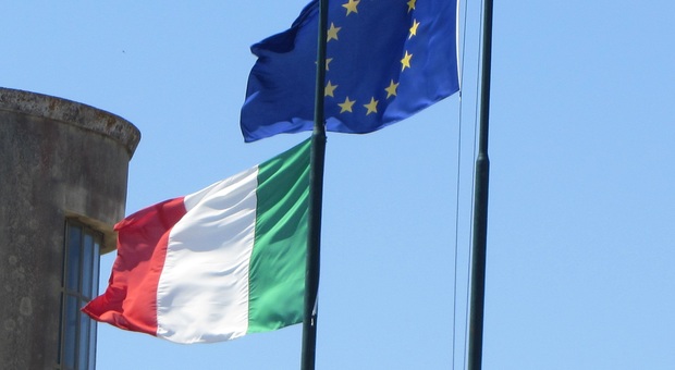 Bandiera europea e italiana