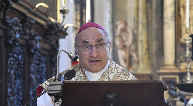 il vescovo Corrado Pizziolo