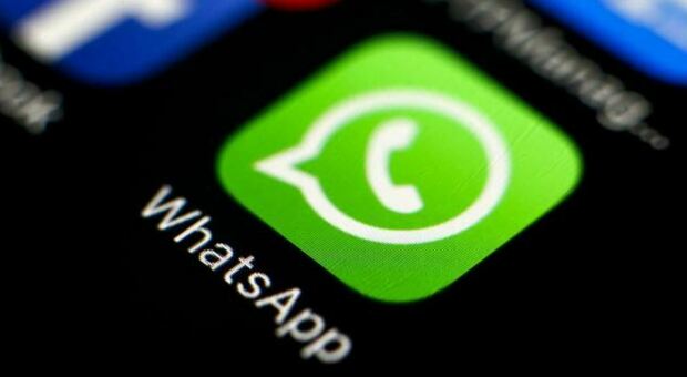 Mamma scopre da messaggi Whatsapp che la figlia è stata prostituita per due anni insieme ad altri 4 minori
