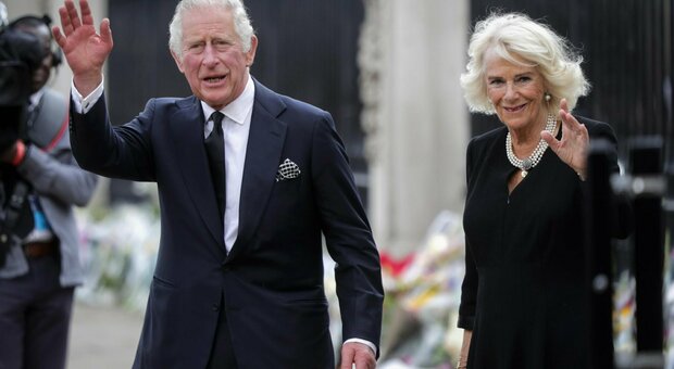 Carlo e Camilla, da rivale di Diana a regina consorte: quando a palazzo la chiamavano «donna orribile»