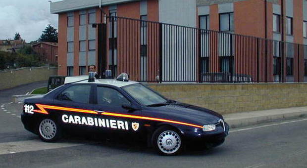 Viterbo, rivendono lo smartphone rubato Coppia denunciata dai carabinieri