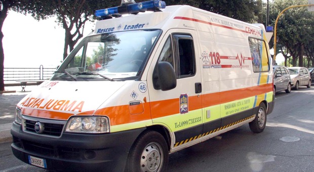 Incidente stradale al San Paolo, auto contro moto: ferito gravemente un 15enne