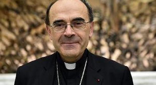 Pedofilia, perquisita sede della diocesi di Lione: cardinale indagato per aver coperto gli abusi di un prete