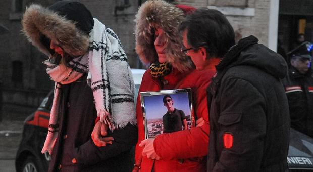 Sfera Ebbasta, la madre di Daniele Pongetti: «Basta foto idiote, hai 6 morti sulla coscienza»