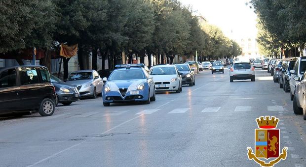 Milano, romeno stupra una donna sotto agli occhi del fidanzato: accompagnato alla frontiera dalla polizia