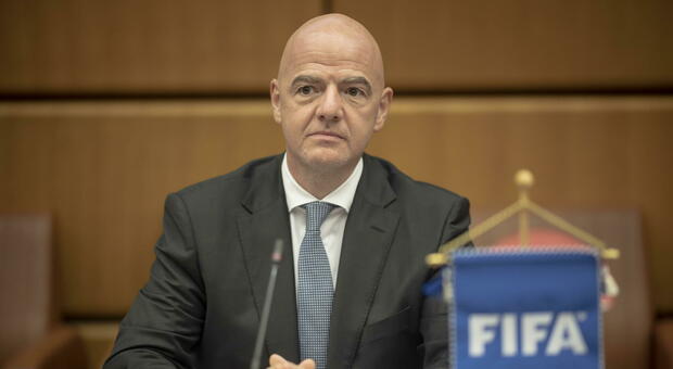 Coronavirus, Gianni Infantino positivo: il presidente della Fifa ha lievi sintomi ed è in isolamento