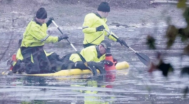 Morti nel lago ghiacciato per aiutare gli amichetti, choc a Birmingham