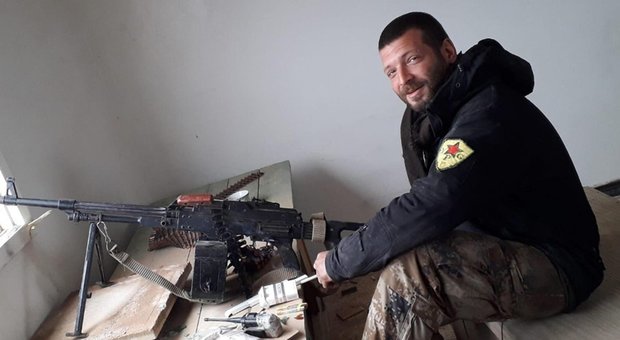 Siria, l'Isis: «Abbiamo ucciso volontario italiano». È Lorenzo Orsetti
