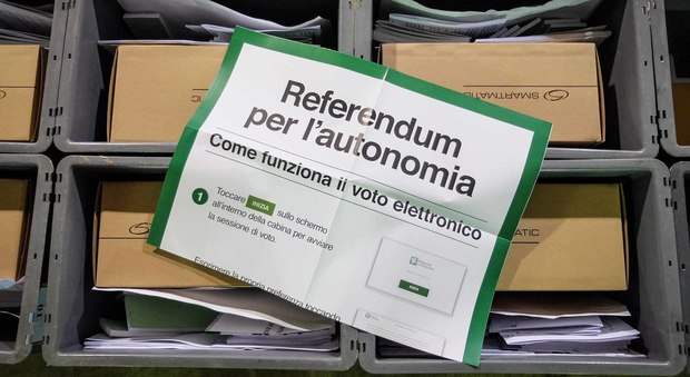 Referendum, in Lombardia flop voto elettronico: nonostante i tablet i risultati definitivi solo stamani