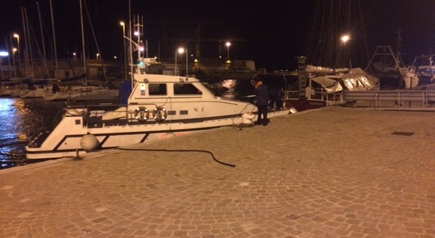 La motovedetta della Capitaneria di porto di Pesaro intervenuta