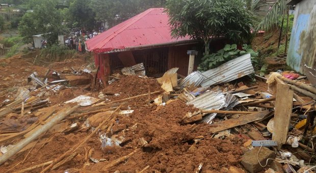 Sierra Leone devastata dalle alluvioni: almeno 400 morti e 600 dispersi