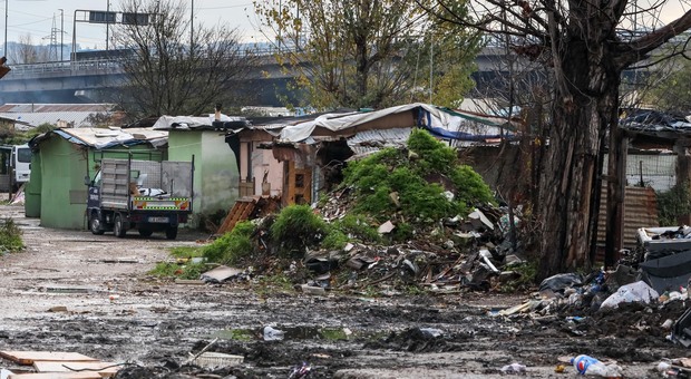 Napoli, zona rossa nel campo rom di Scampia: operativa la task force del Comune
