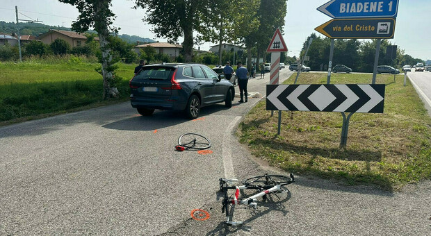 Un ciclista di 67 anni, Ferruccio Stocco di Resana, è morto sul colpo subito dopo l'impatto con un'auto