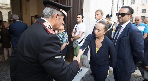 Carabiniere ucciso, Giorgia Meloni insultata e minacciata: «Tua figlia rimpiangerà di non essere stata a Bibbiano»