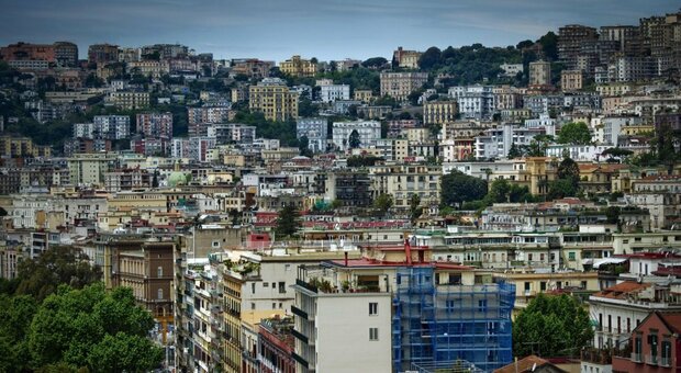 Condono a Napoli, 43mila pratiche in sospeso: per smaltirle tutte servono 200 anni