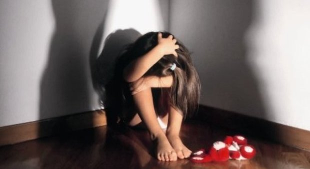 Roma, prof pedofilo molestò in classe alunna di 11 anni: rischio processo