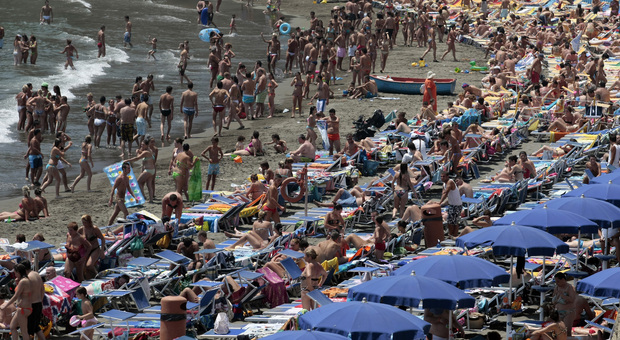 Crisi covid a Napoli, Fiola incontra balneari: «13 milioni di euro per rilancio turismo»