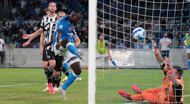 Napoli-Juventus 2-1 in rimonta: Koulibaly porta gli azzurri in testa