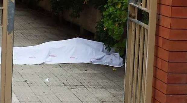 Ancona, dipendente comunale si getta dalla finestra: soffriva per le condizioni di salute della figlia