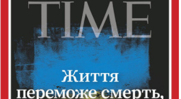 Ucraina, Zelensky e la resistenza conquistano la copertina del Time «La vita vincerà sulla morte»