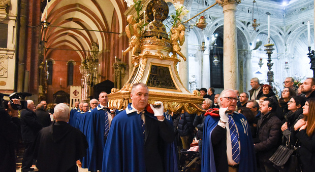 Padova abbraccia Sant'Antonio, fedeli da tutto il mondo
