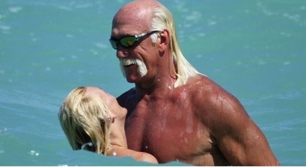 Hulk Hogan, bagno in Salento: il wrestler a caccia di masserie