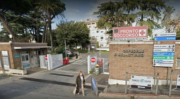 Roma, 83enne aggredito e rapinato per 30 euro finisce all'ospedale. Caccia a due giovani