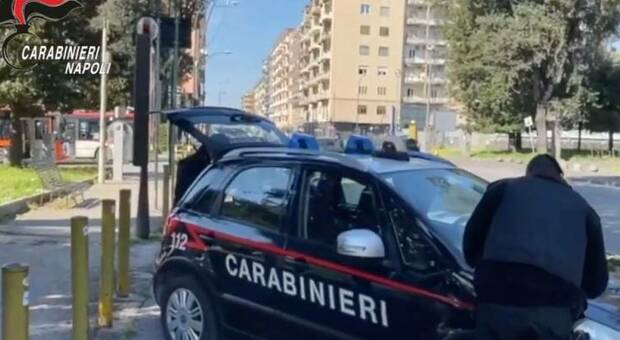Napoli, controlli tra Soccavo e Pianura: 60mila euro di multe, 17 auto sequestrate