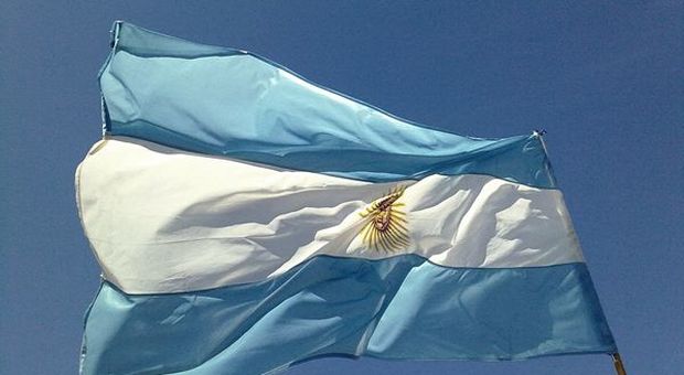 Argentina, dollaro perde quota dopo controlli su cambio