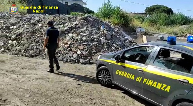 Traffico illecito di rifiuti speciali, quattro arresti tra Napoli e Caserta
