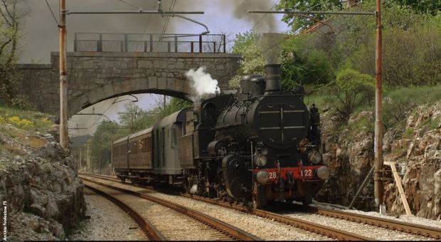 Il treno a vapore in una foto dell'archivio della Fondazione Fs